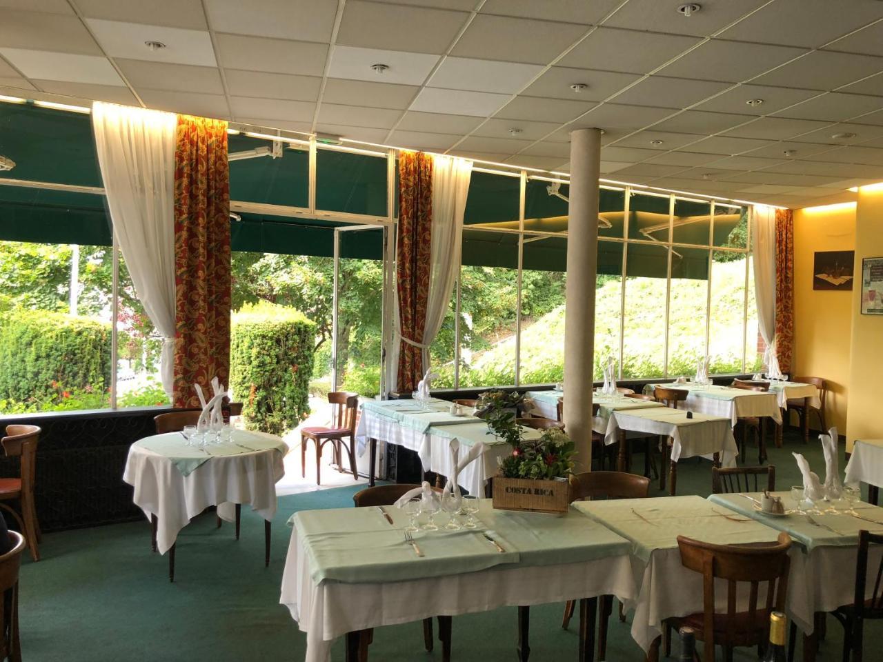 Logis Terrasse Hotel Lisieux Exteriör bild