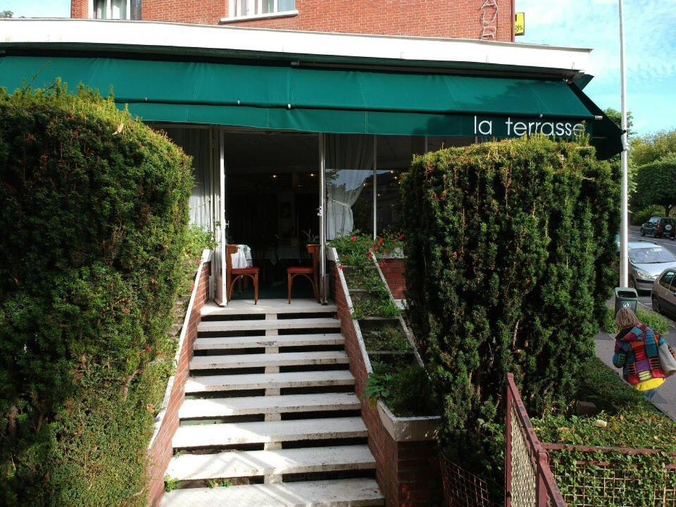 Logis Terrasse Hotel Lisieux Exteriör bild